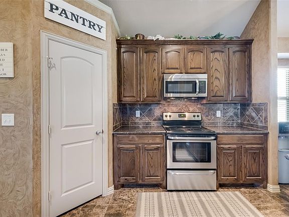 3rd image of 8600 Kelly Ln