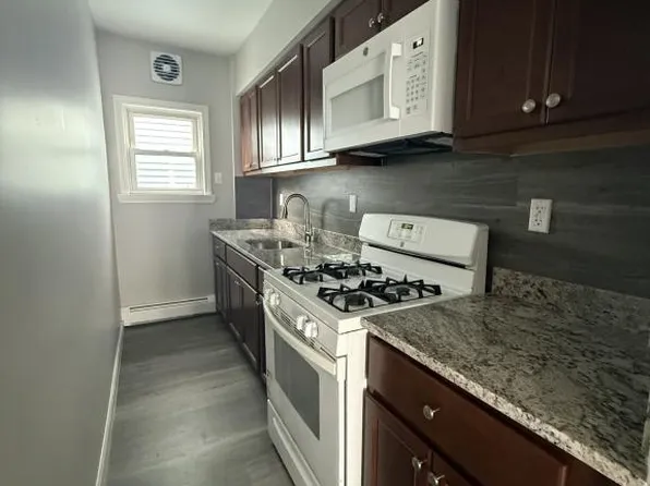 224 Mulberry St, Fall River, MA 02721