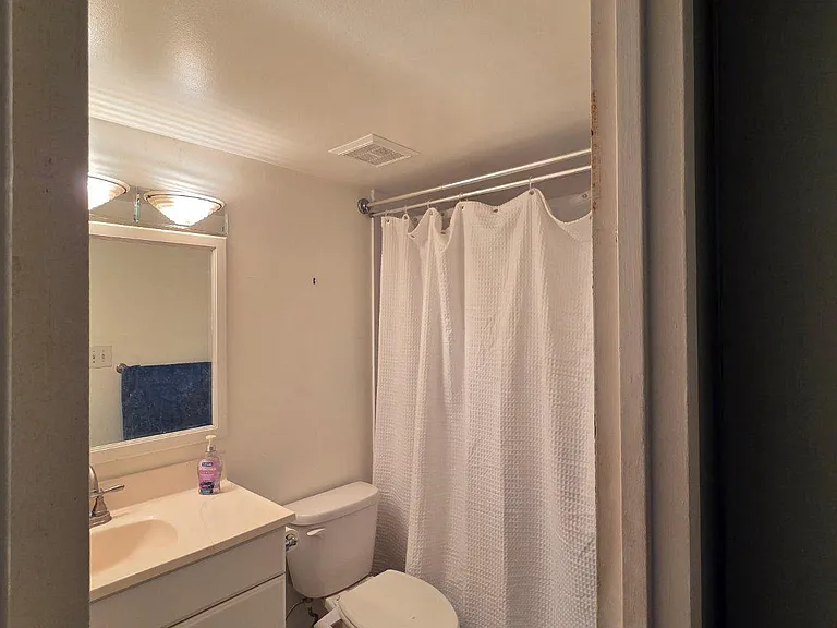 6998 Hanover Pkwy #4 — Photo 8