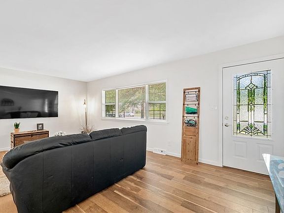3rd image of 175 Alta Dr