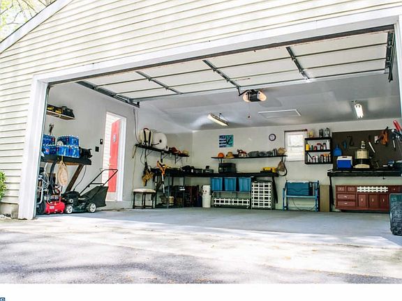 4th image of 78 Larkspur St