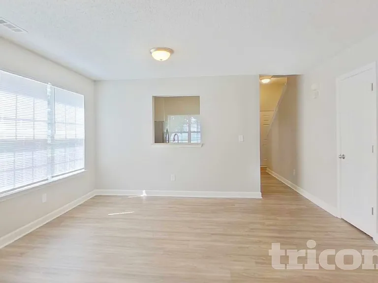 1208 Elise Marie Dr — Photo 3