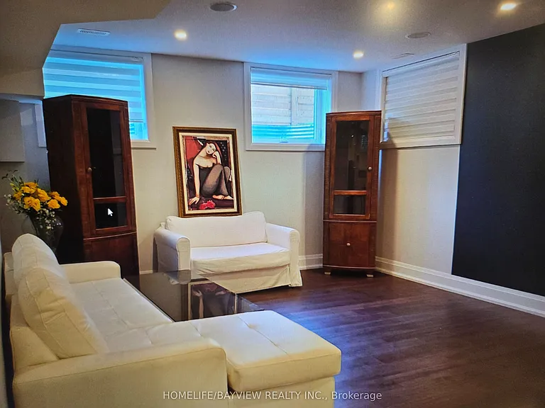 11 Walnut Cres — Photo 9