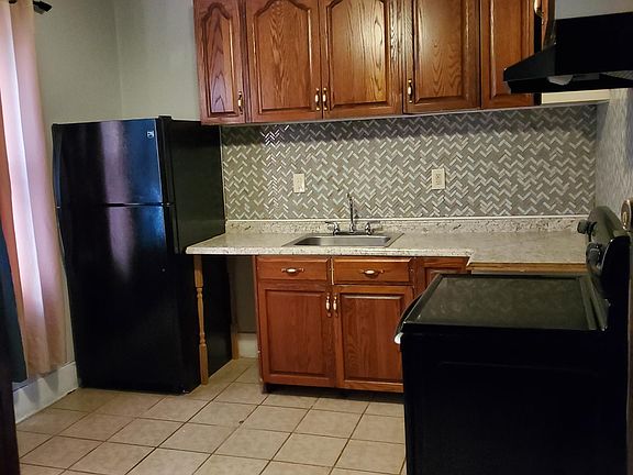 3rd image of 70 Monticello Pl
