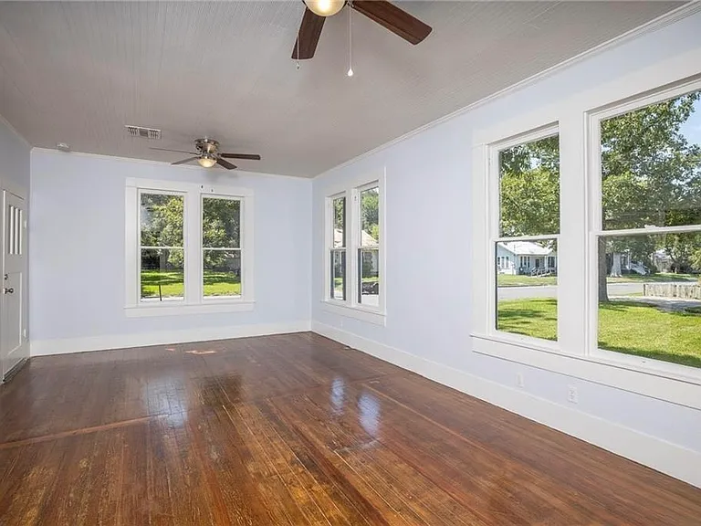 271 S Willow Ave — Photo 4