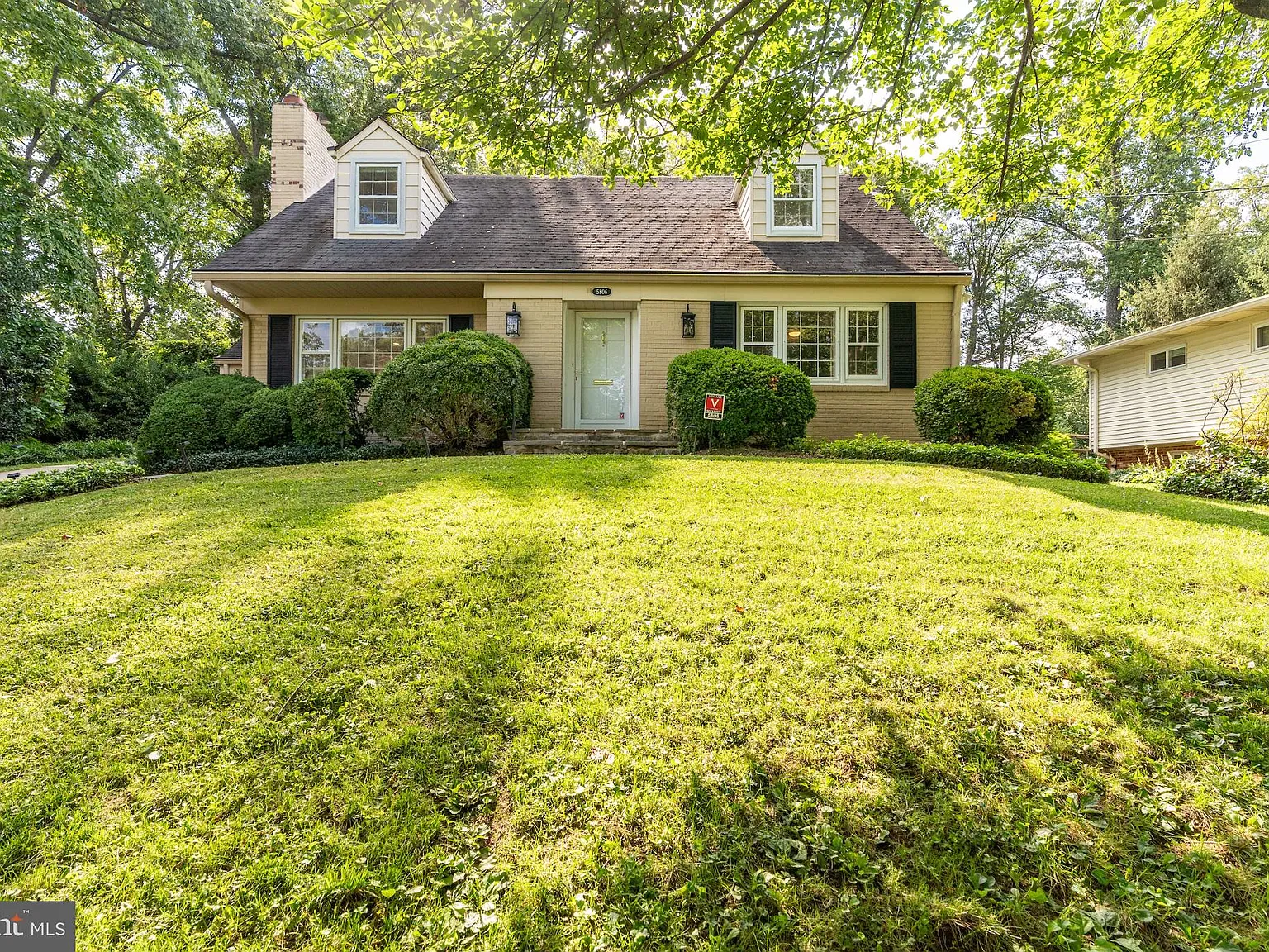 4 bed, 2.5 bath, 1851 sqft, $5,499 — Photo 2
