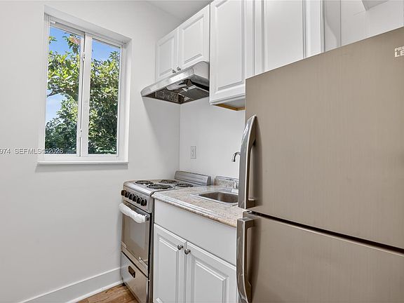 5th image of 1630 SW 10th St APT 4