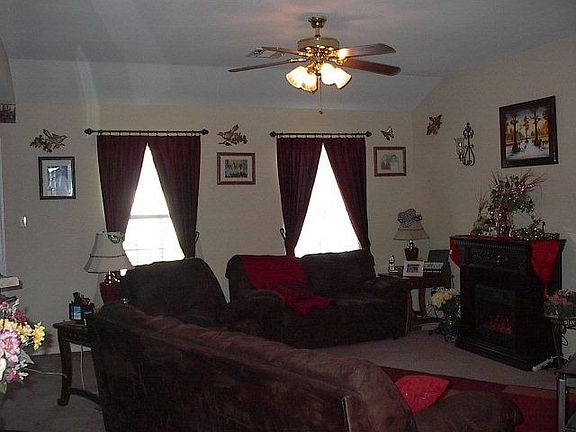 3rd image of 373 Baptiste Cir