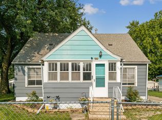 112 Madison St N, Hazleton, IA 50641