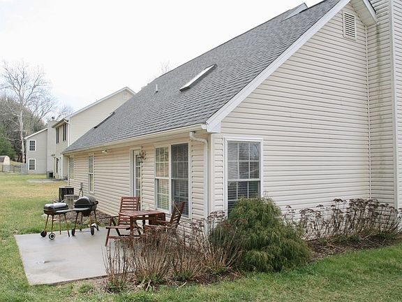 3rd image of 1406 Ashford Ct