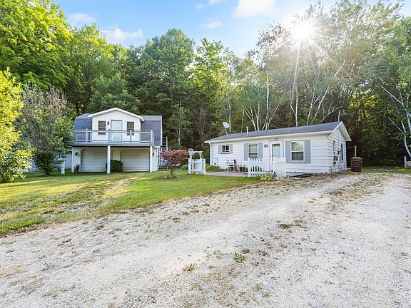 3rd image of 18900 Hillview Blvd