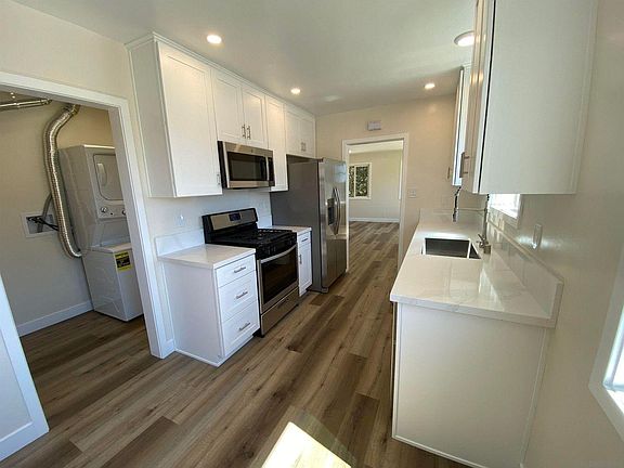 Spacious Remodeled Kitchen With Oversized Space For A Dining Table
