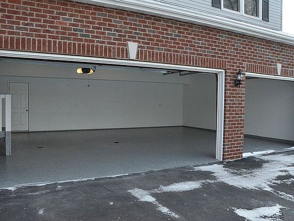 3 Car Garage 