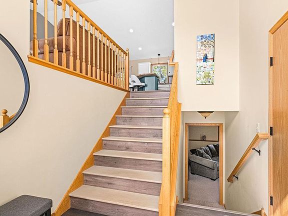 3rd image of 49 Harmony Dr