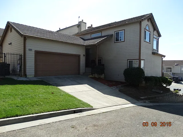 23056 Lakeridge Ave photo 1