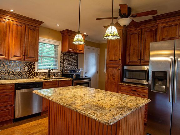 3rd image of 9310 Ponder Ln