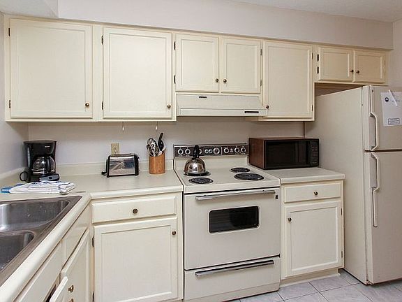 3rd image of 15 Deallyon Ave APT 112
