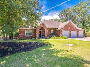 13 Monikie Dr, Bella Vista, AR 72715