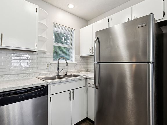 5th image of 621 Memorial Dr #5-503