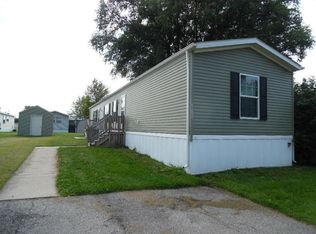 29325 Pine Dr, Flat Rock, MI 48134