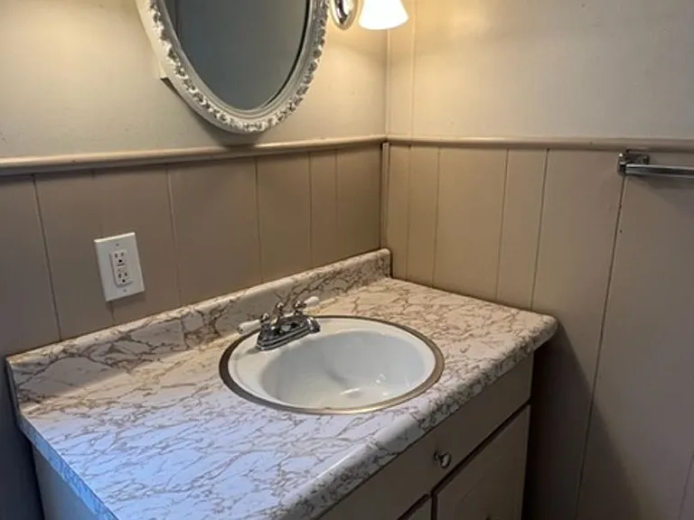 157 S Main St — Photo 5