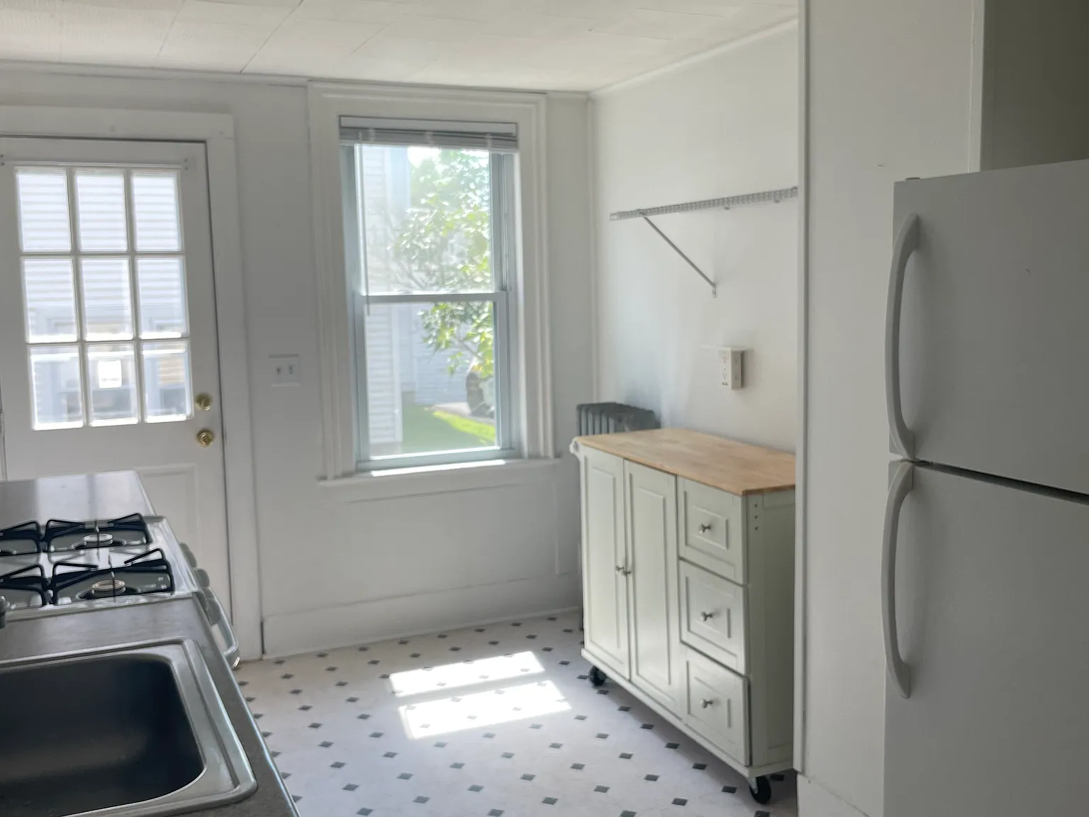 1 bed, 700 sqft, $1,950 — Photo 3