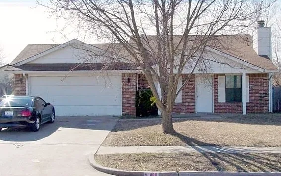 808 Peregrine Dr — Photo 1