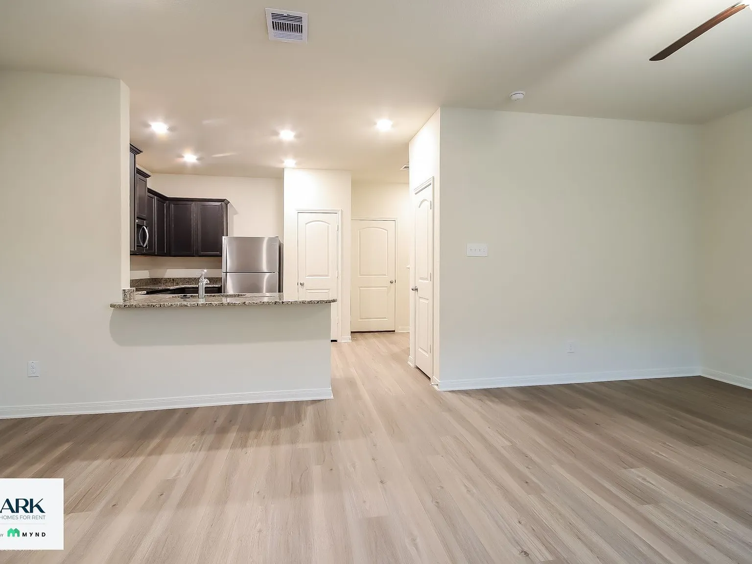 4 bed, 2.5 bath, 1727 sqft, $1,849 — Photo 4