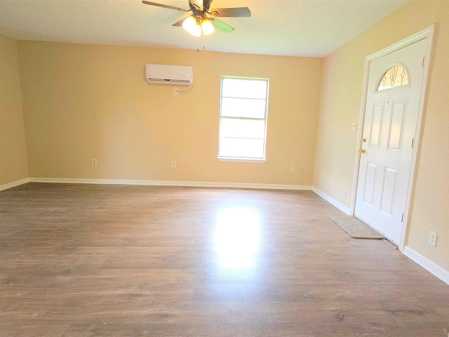 3 bed, 1.0 bath, 889 sqft, $1,500 — Photo 3