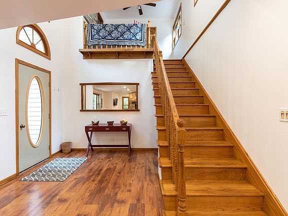2nd image of 8168 Chateau Dr