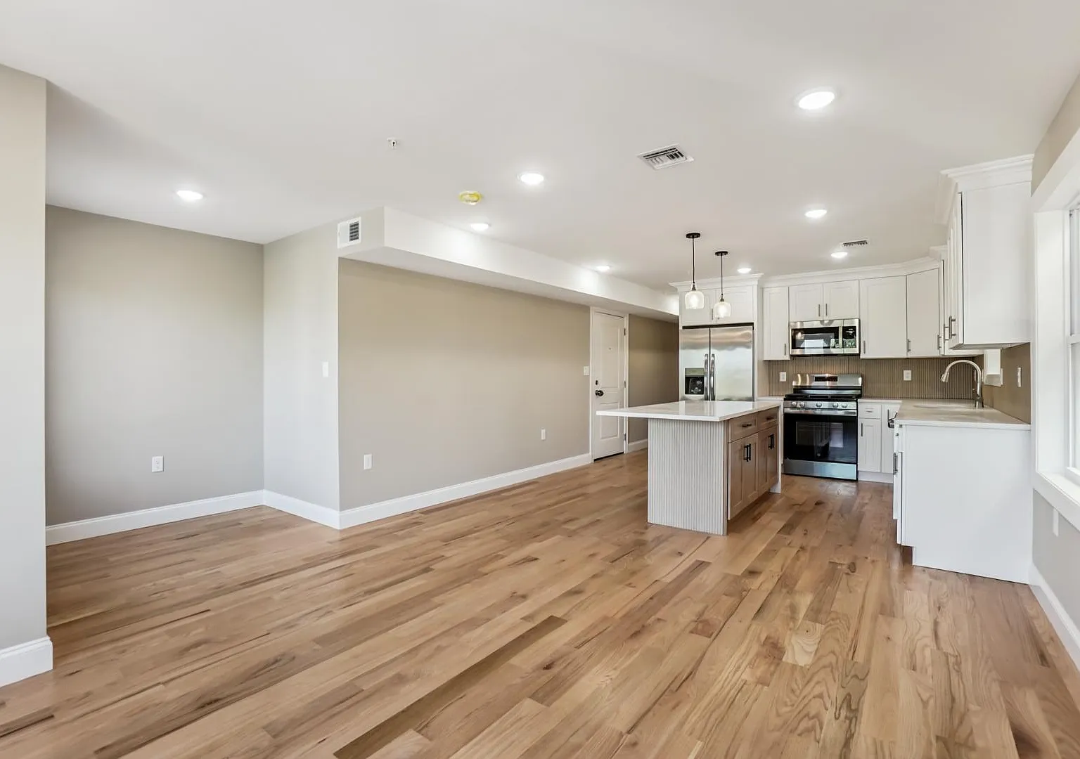 225 N Fourth St - 225-2 (second floor) — Photo 1