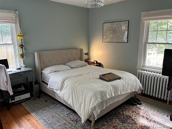 5th image of 25 Willow Ave