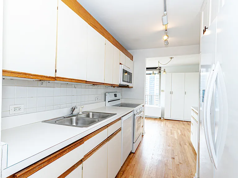 4170 N Marine Dr #13A — Photo 8