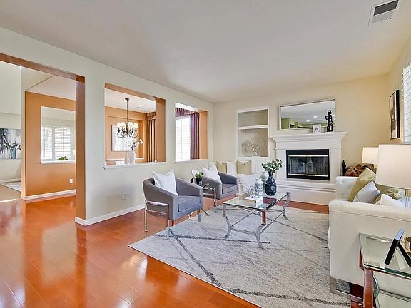 4th image of 5882 Pala Mesa Dr