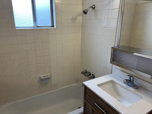 3rd image of 966 Concha Loma Dr APT 4