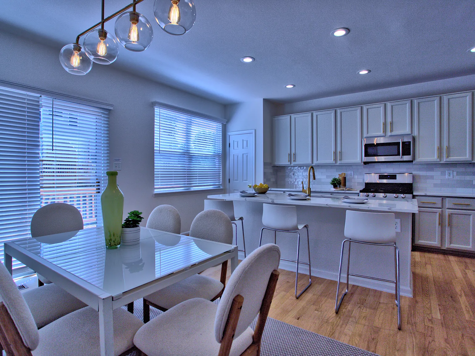 3 bed, 2023 sqft, $3,200 — Photo 4