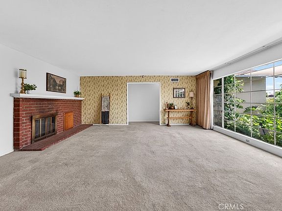 4th image of 977 N Riverside Ave