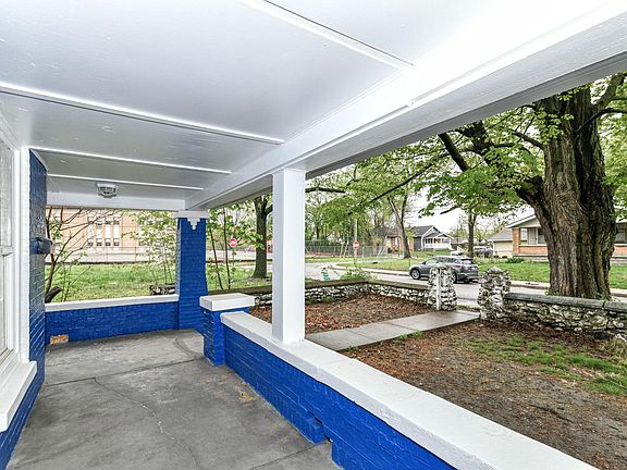 3rd image of 2926 E 18th St #1