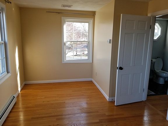 3rd image of 490 Wakefield St Floor 1