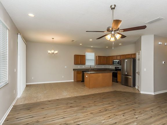 4th image of 806 Fern Leaf Dr