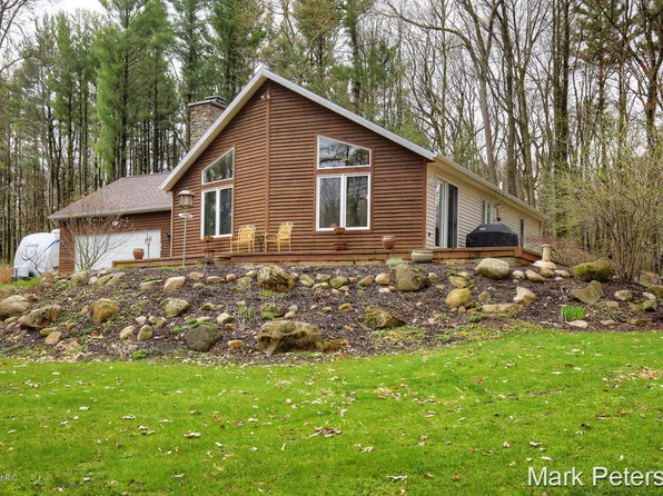 10951 Harlow Rd, Greenville, MI 48838