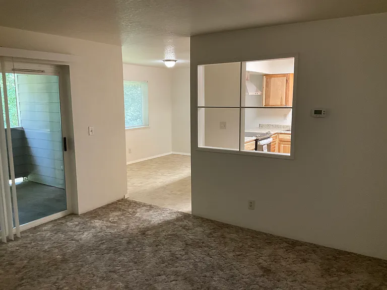1642 Kellenbeck Ave — Photo 4