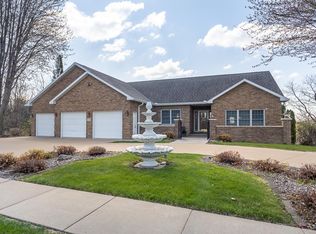 2702 Tiffany Ct, Dubuque, IA 52001