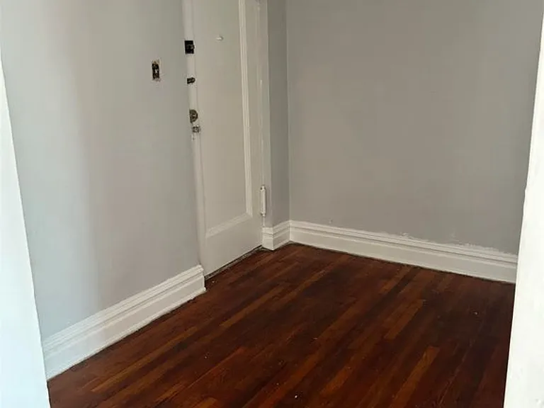 821 Bergen Ave #D — Photo 5