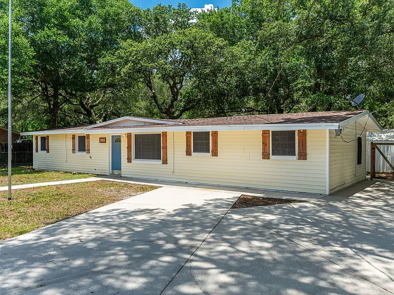 205 Pine St — Photo 2