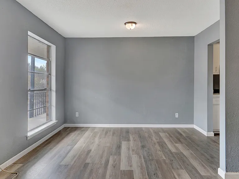 Greenbriar Apartments — Photo 9