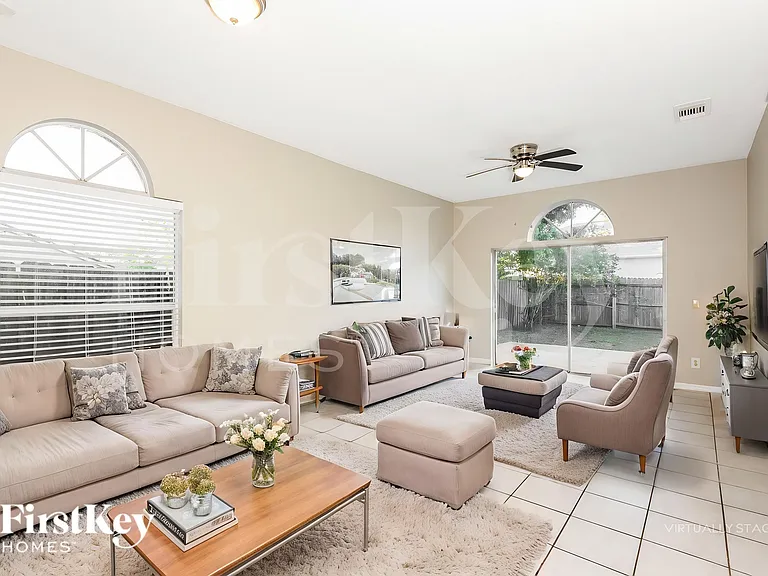 1047 Whittier Cir — Photo 4