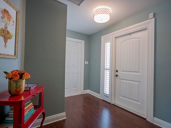 4th image of 27969 Temple Terrace Dr