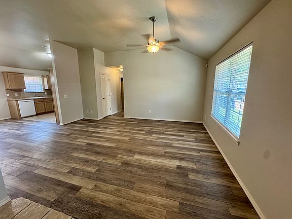 4th image of 862 Beaumont Sq