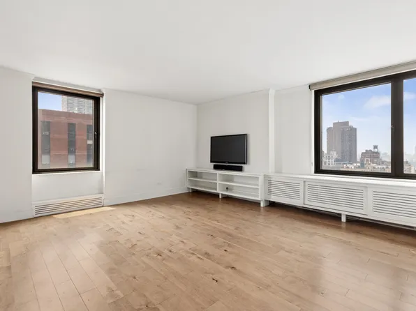 1641 Third Avenue image 1 of 10